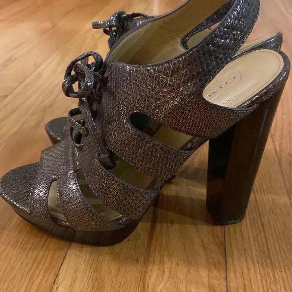 Coach 5” heel Moreen snakeskin gold print heels, open toe 7.5 B laces cut out - Picture 6 of 8